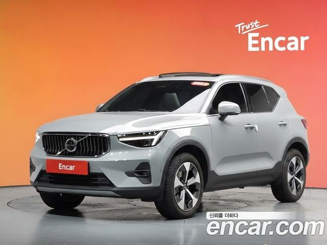 Volvo XC40 2025