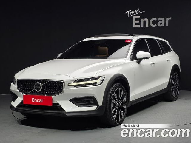 Volvo V60 2023