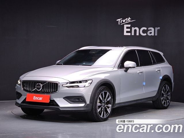Volvo V60 2023