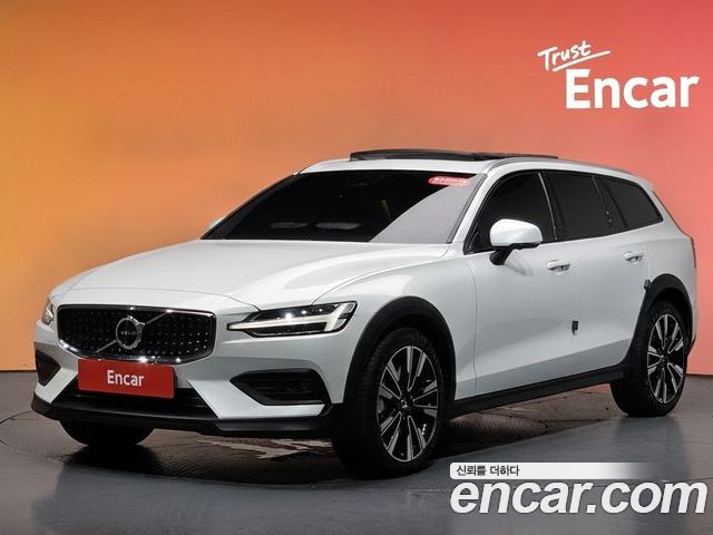 Volvo V60 2025