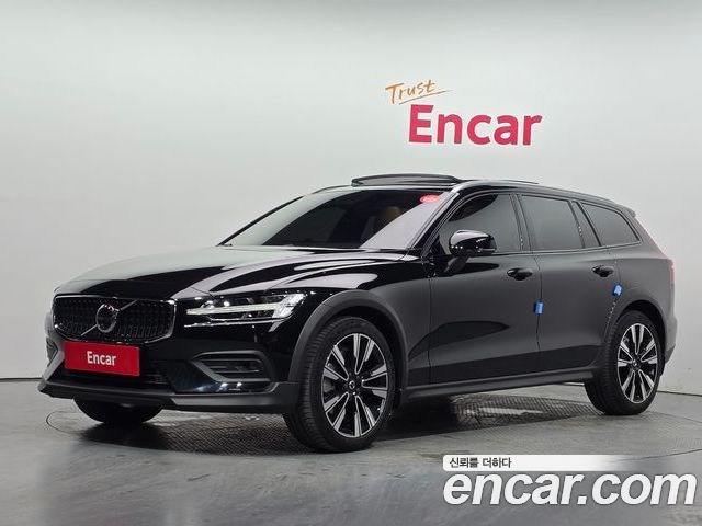 Volvo V60 2025