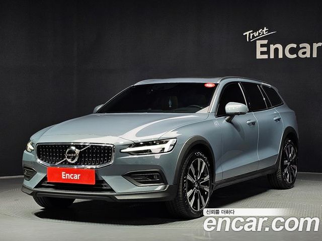 Volvo V60 2022