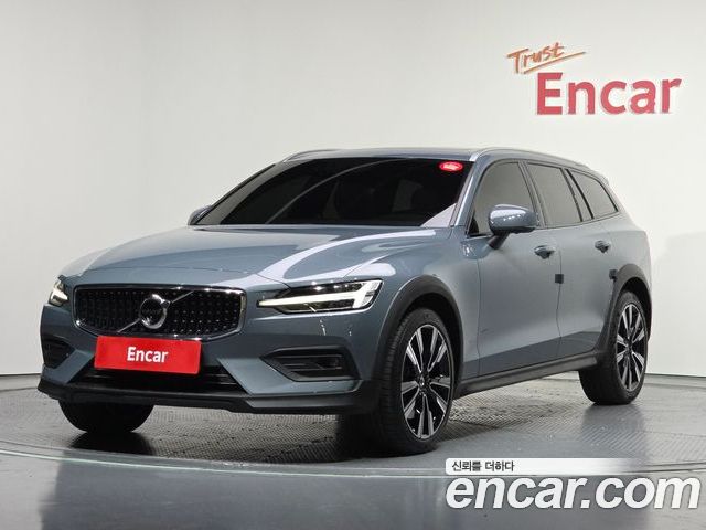 Volvo V60 2022