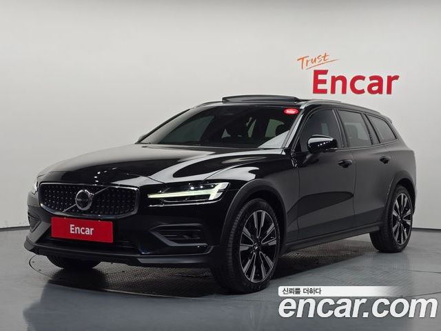 Volvo V60 2025