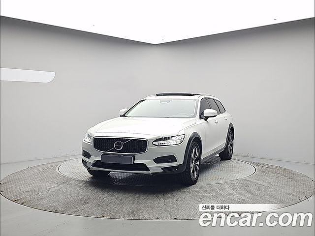 Volvo V90 2025