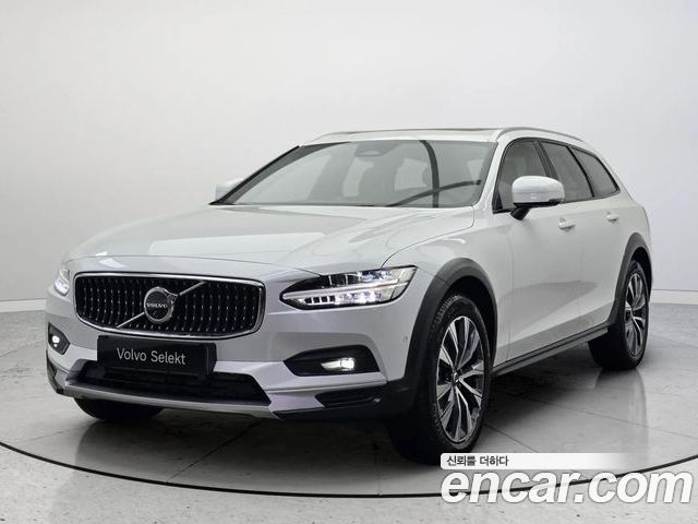 Volvo V90 2025