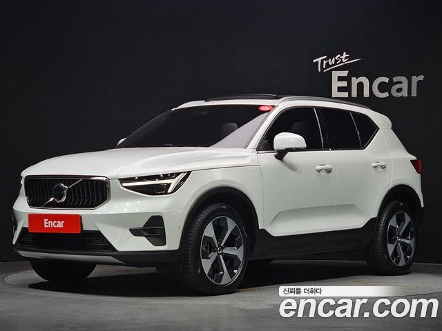 Volvo XC40 2025