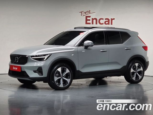Volvo XC40 2025