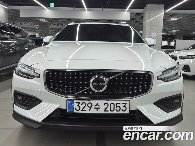 Volvo V60 2023