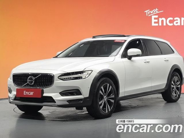 Volvo V90 2025