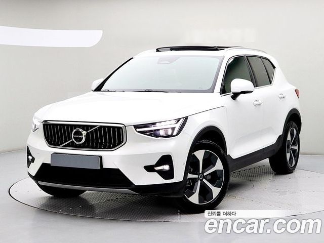 Volvo XC40 2025