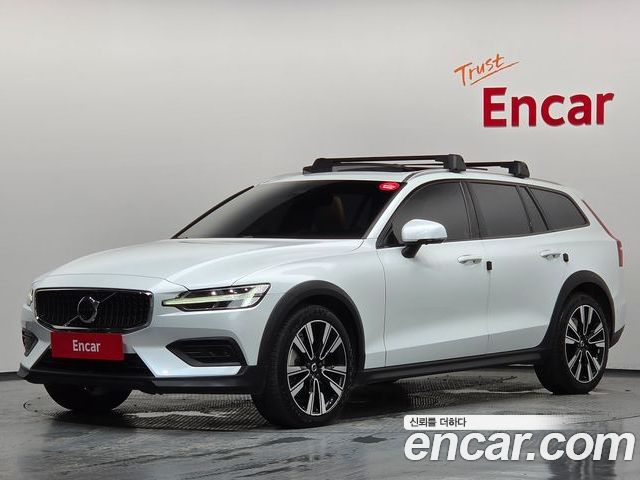 Volvo V60 2025