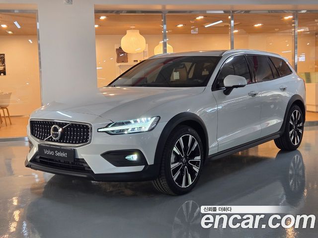 Volvo V60 2025