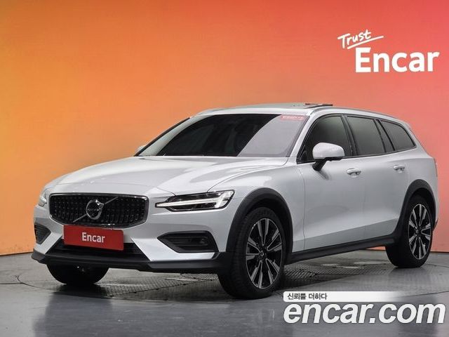 Volvo V60 2025