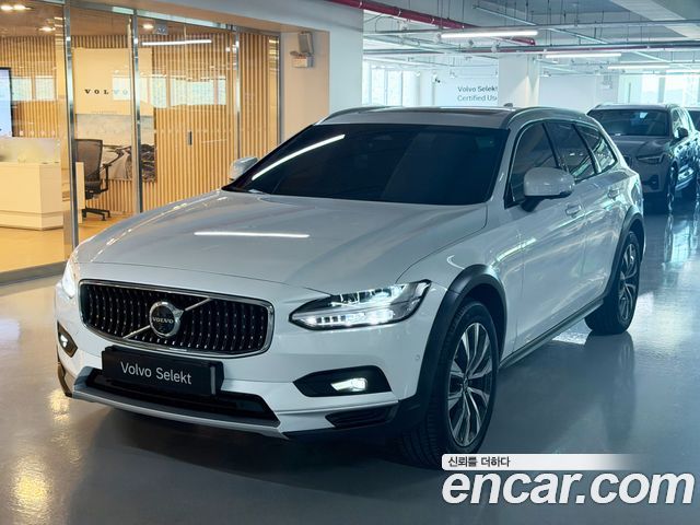 Volvo V90 2025