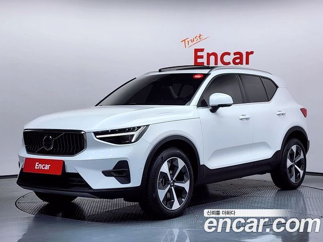Volvo XC40 2025