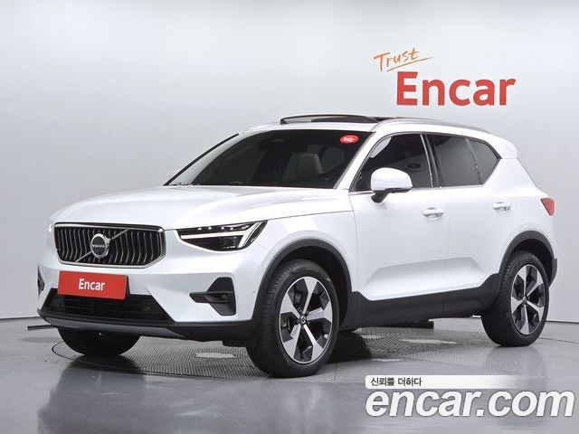 Volvo XC40 2025