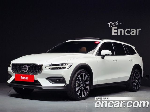Volvo V60 2025