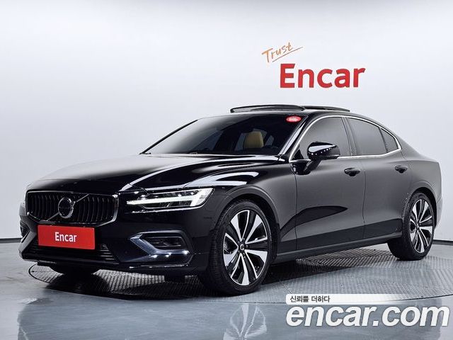 Volvo S60 2025
