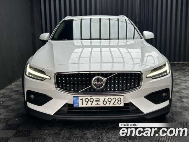 Volvo V60 2023